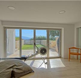5 bedroom luxury villa with infinity pool, sea views and tennis court near Chania, sleeps 10